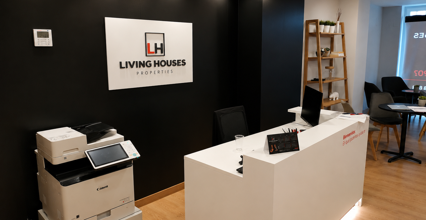 LIVING HOUSES